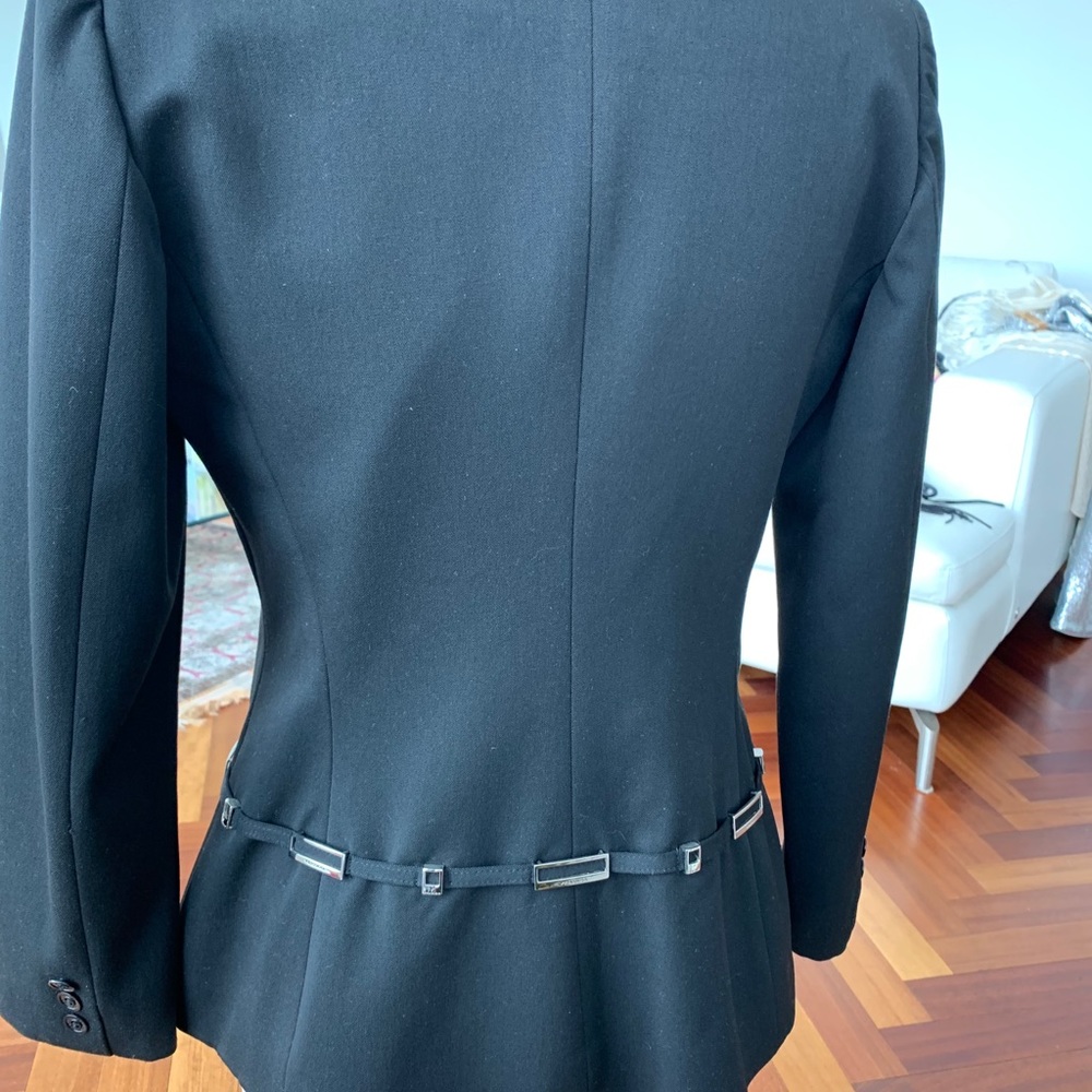 Blazer - Picture 4 of 5